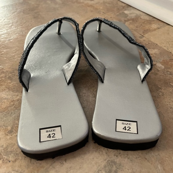 Vintage Women’s Rhinestone Beaded Sandals - Picture 4 of 5